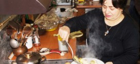 Γεύσεις Κρήτης: Παραδοσιακό μπουρέκι από νοικοκυρά στο χωριό Δρυς Σελίνου