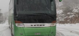 Ακινητοποιήθηκε στα χιόνια λεωφορείο του ΚΤΕΛ στη Μαλάξα