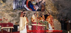 ΣΤΟ ΣΠΗΛΑΙΟ ΜΑΡΑΘΟΚΕΦΑΛΑΣ – Χριστουγεννιάτικη Θεία Λειτουργία με αναπαράσταση της Φάτνης όπου γεννήθηκε ο Χριστός (Και βίντεο)