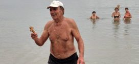 Χειμερινοί κολυμβητές έκοψαν τη βασιλόπιτα στη Νέα Χώρα