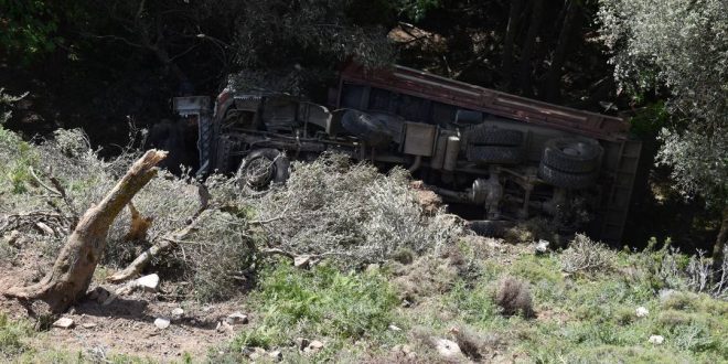 Σοβαρός τραυματισμός από ντελαπάρισμα φορτηγου σε χαράδρα κοντά στο Λούχι