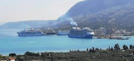 Τρία τεράστια κρουαζιερόπλοια στη Σούδα με χιλιάδες επιβάτες που… γέμισαν τα Χανιά