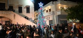 Φωταγωγήθηκε το Χριστουγεννιάτικο δέντρο στην Κίσαμο